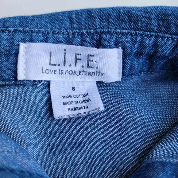 NWT L.I.F.E. Shirt Blue Denim Distressed Button Up Long Sleeve Cover Up Slits S - Picture 9 of 14